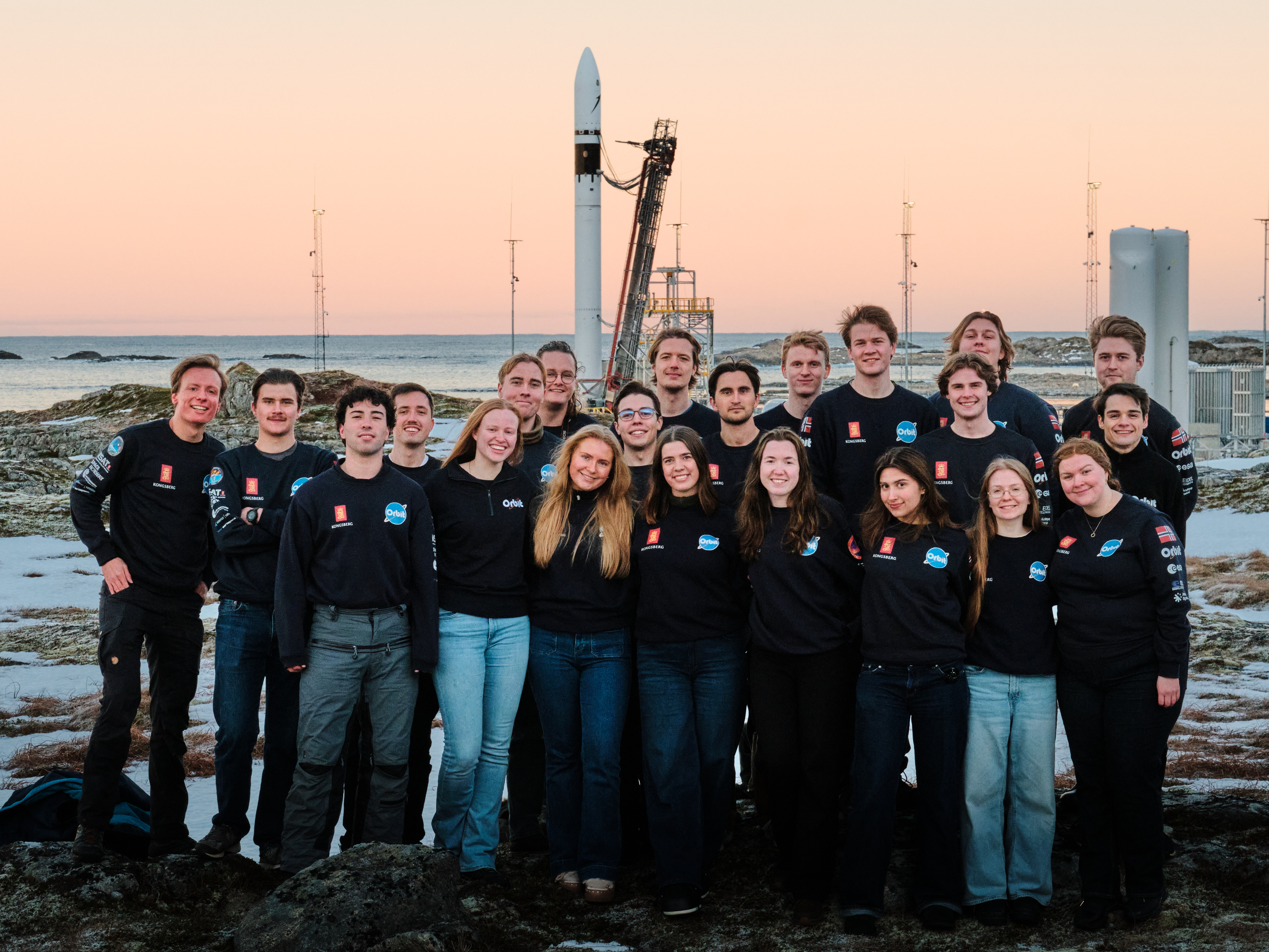 Orbit NTNU members in front of the rocket